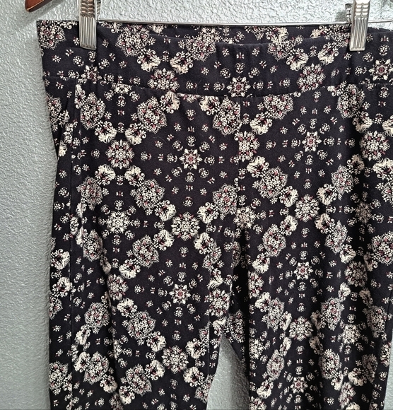 Torrid Women's Floral Pattern Leggings    Size 1 - Picture 2 of 6
